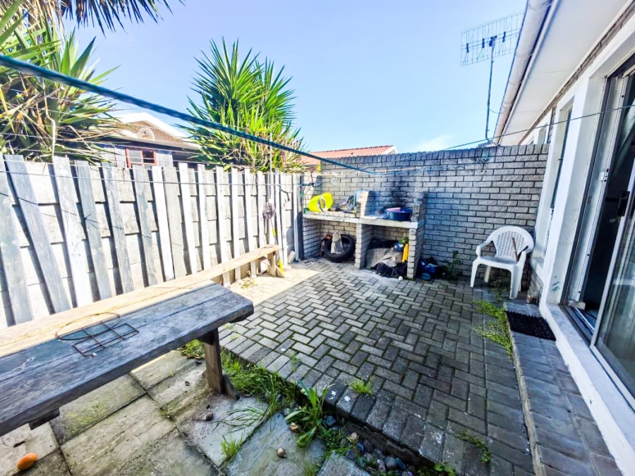 2 Bedroom Property for Sale in Oakglen Western Cape